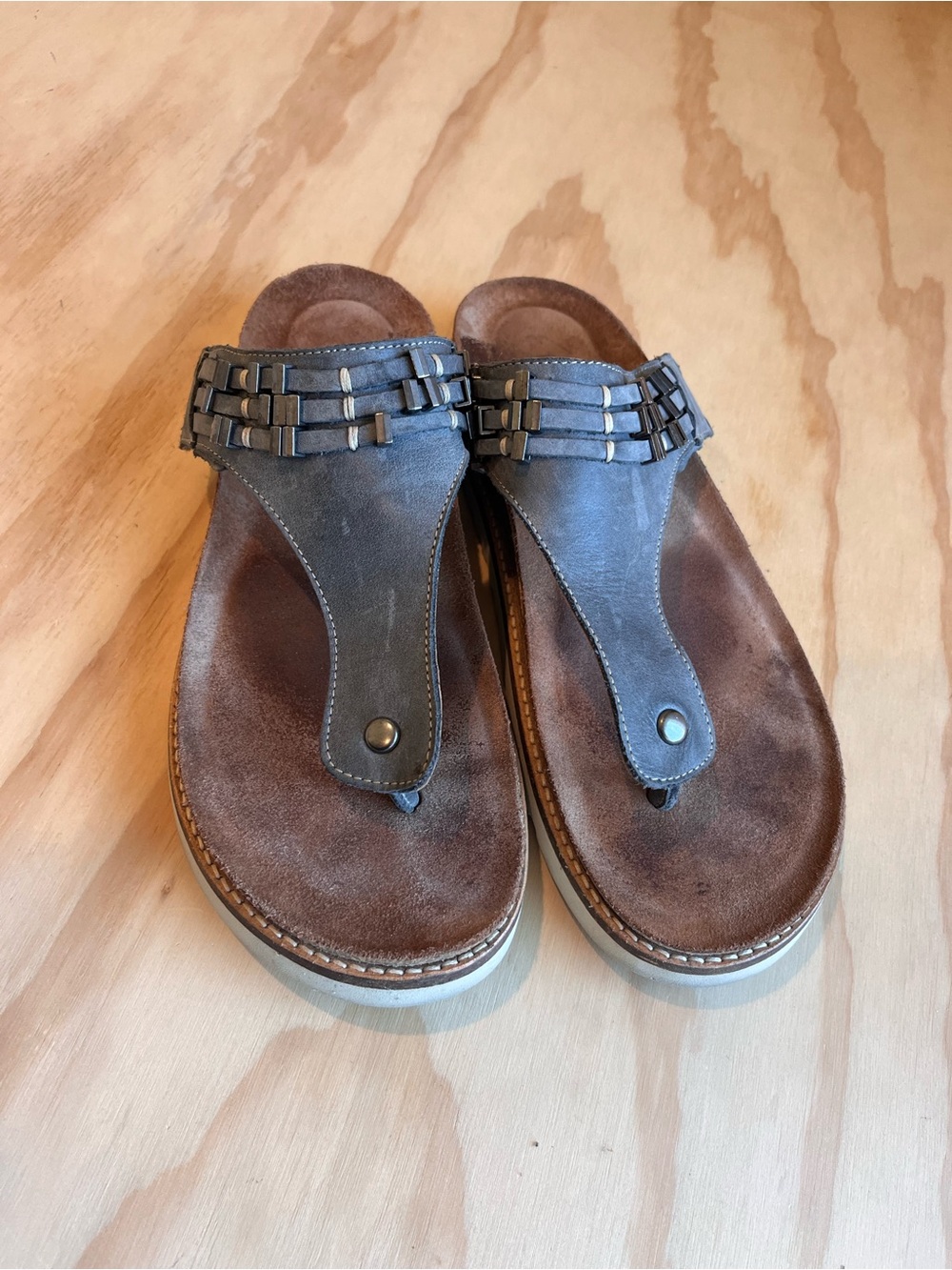 Women’s Taos Footwear Brown and Gray flipflop Leather Toe-Post Sandals Sz 10.5